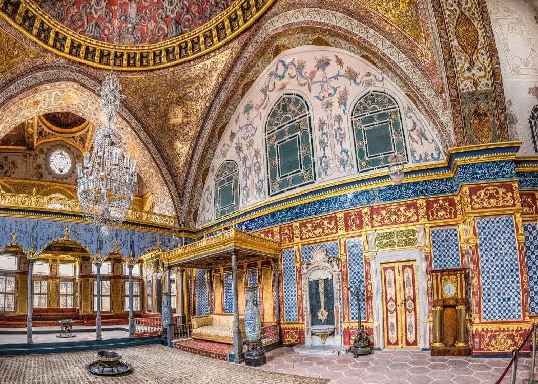 Istanbul Tour: Hagia Sophia, Blue Mosque & Grand Bazaar